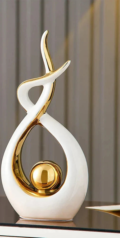 Ceravita – Keramische sculptuur met gouden accenten