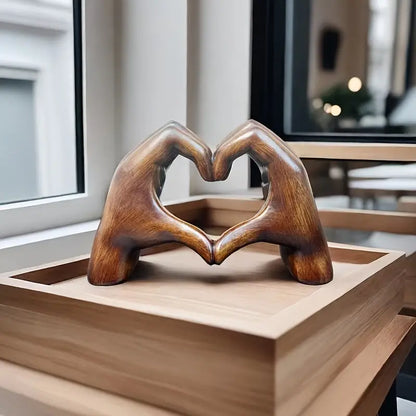 HeartEvoke – Elegante Resin Sculptuur voor Tijdloze Romantiek
