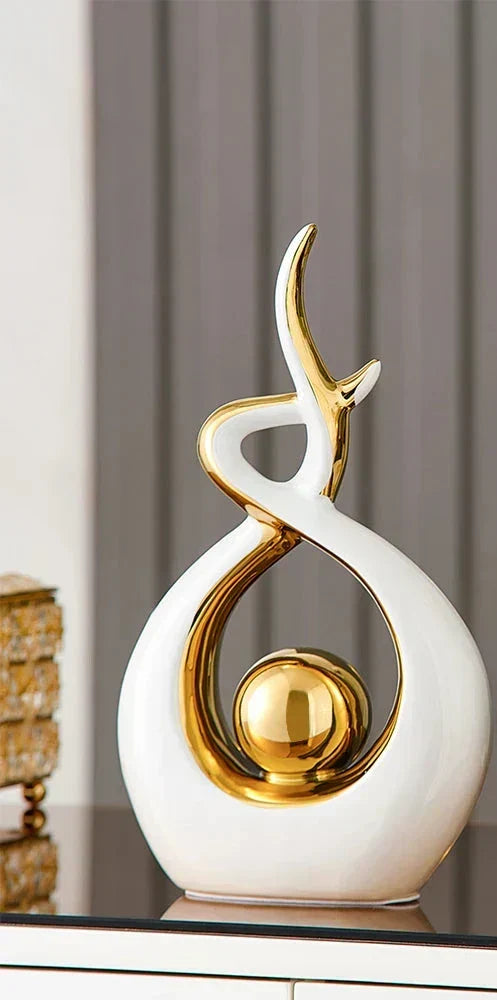 Ceravita – Keramische sculptuur met gouden accenten