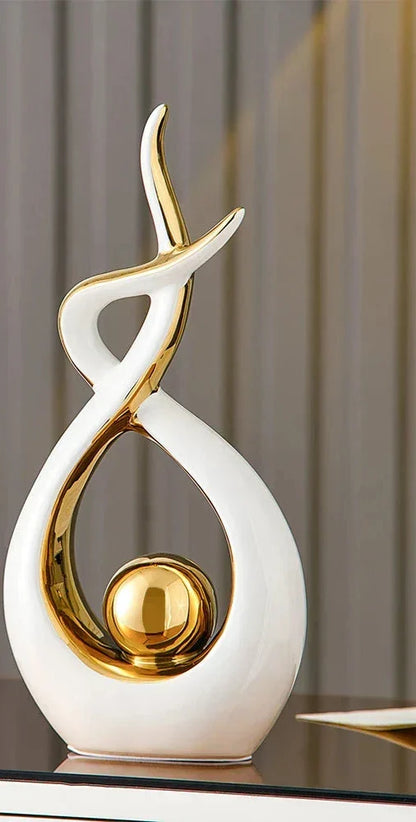 Ceravita – Keramische sculptuur met gouden accenten