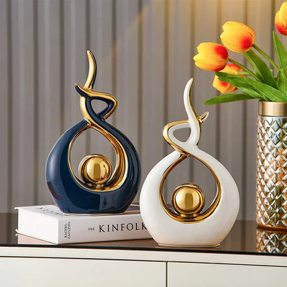 Ceravita – Keramische sculptuur met gouden accenten