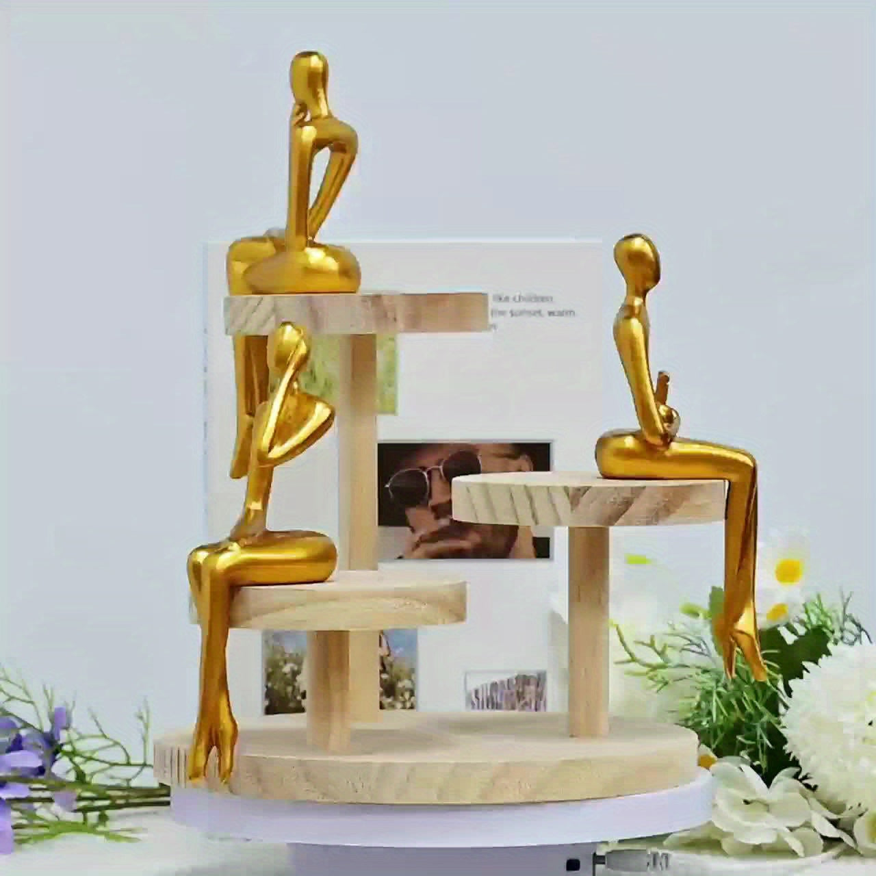 ThinkGold Sculpturen – Set van 3 Gouden Harsfiguren voor Moderne Woondecoratie