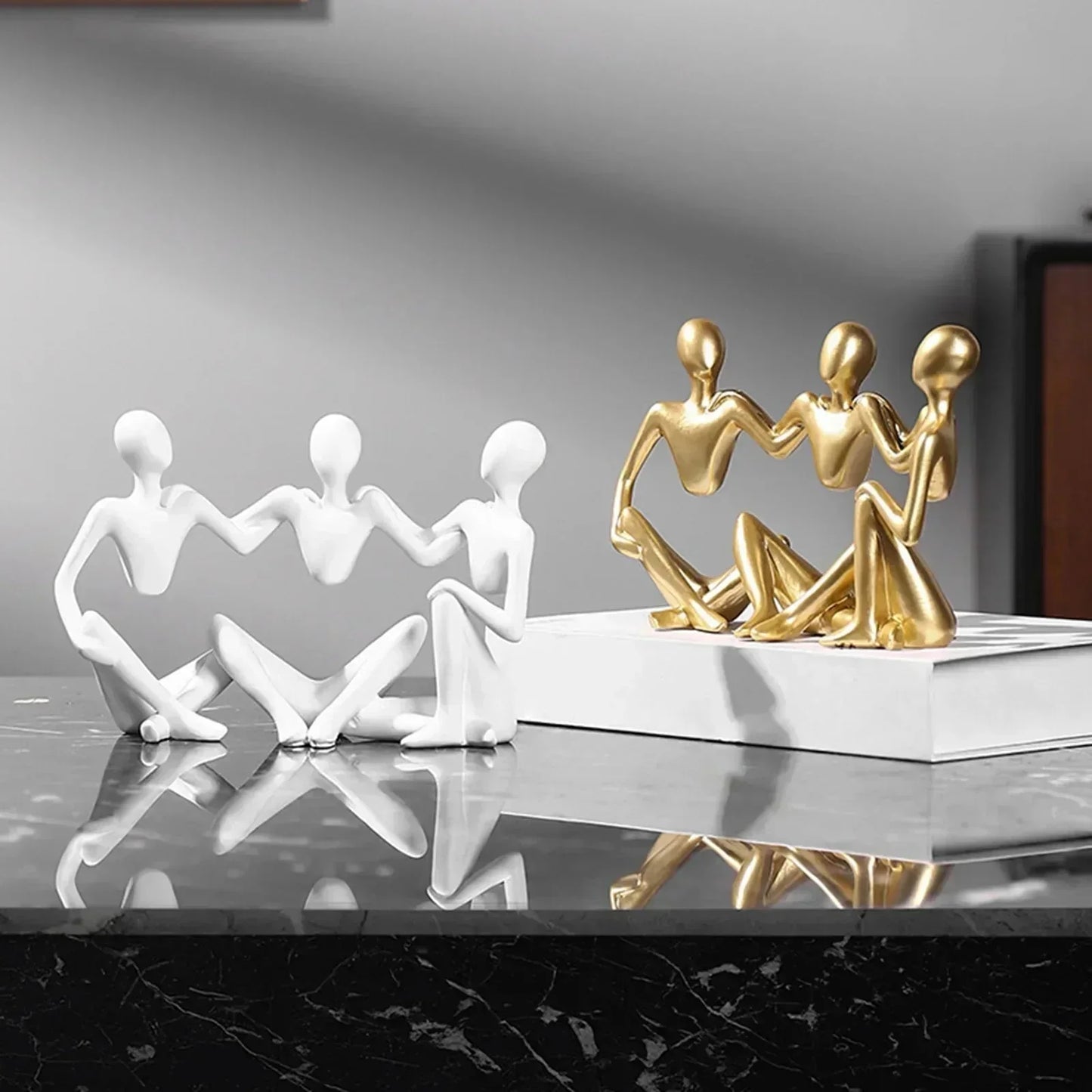 Golden Unity –  Abstracte sculptuur van verbondenheid.